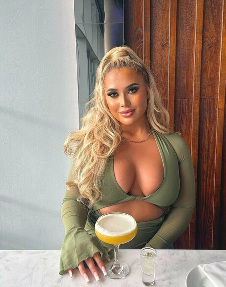 Bigboobzbarbie onlyfans model