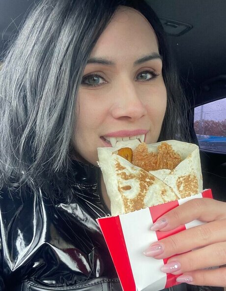 Red Saya Profile pic