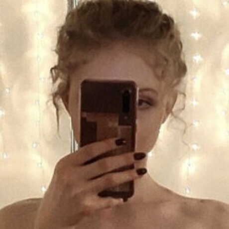 Peachypolegirl nude on onlyfans