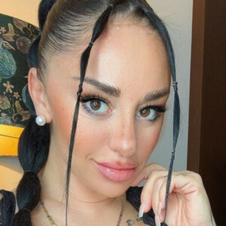 valeria cuaves is on onlyfans