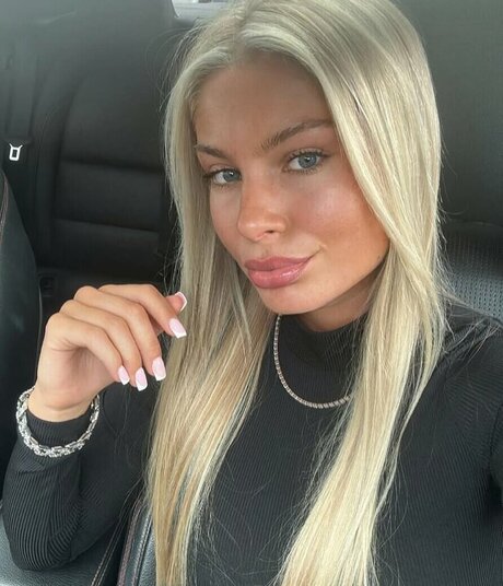 mollymercedes onlyfans picture