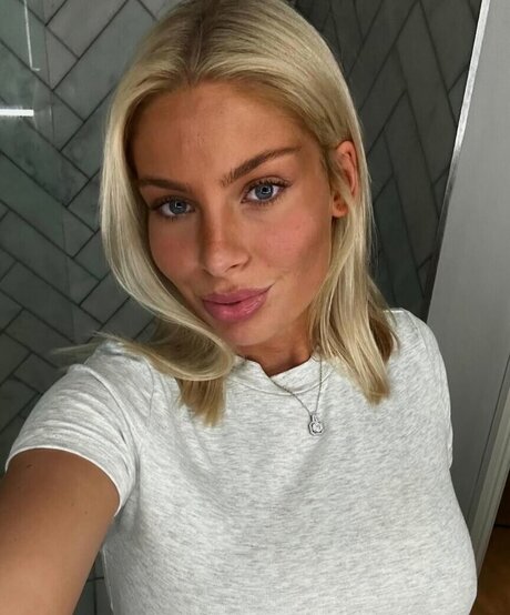 mollymercedes onlyfans free