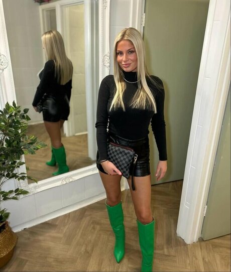 mollymercedes onlyfans leaks