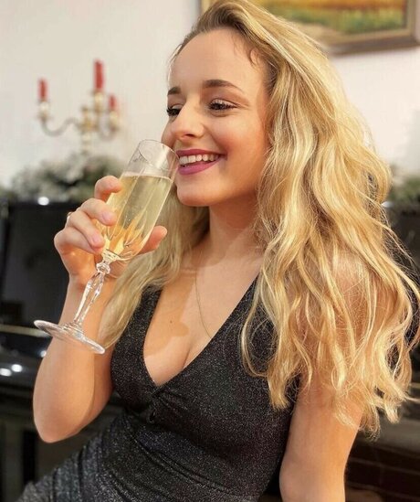 Camille LV onlyfans leaked dirtyship