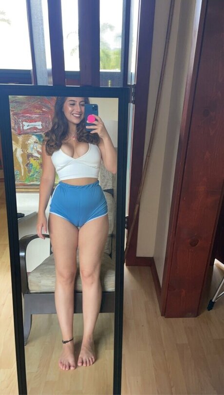 Farah Asteri onlyfans ass