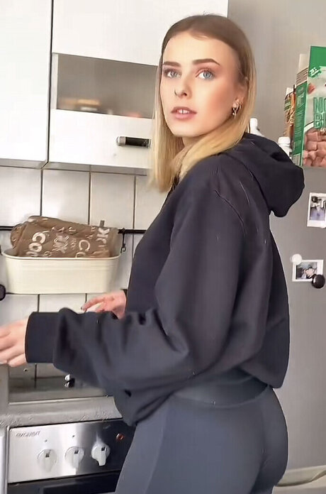 eyFreundin nude onlyfans leaked