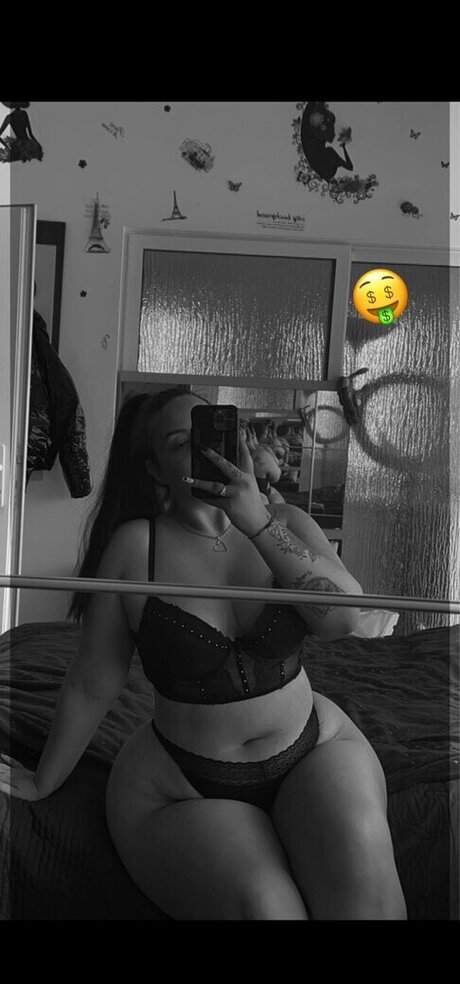 Ellyyelly onlyfans for free