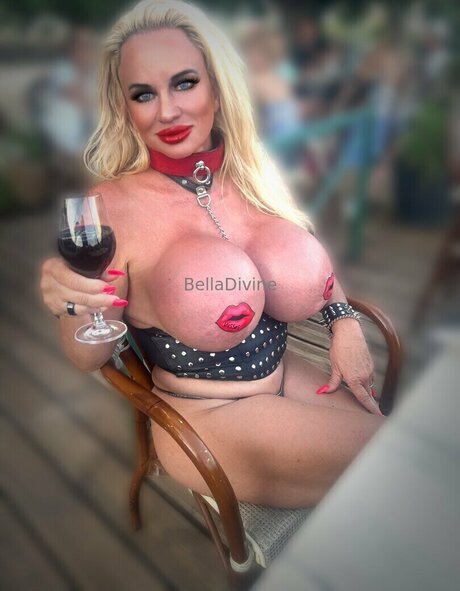 Bella Divine onlyfans model