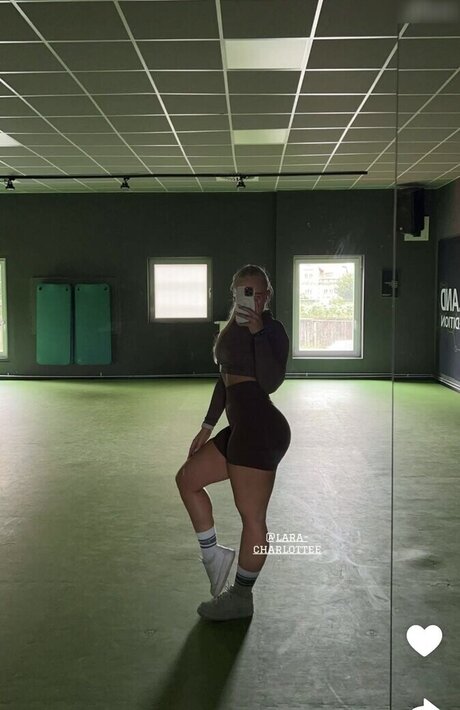 Lara Charlottee nude porn onlyfans