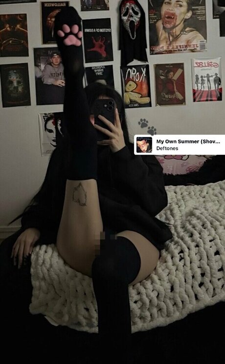 farryndoll onlyfans model photos