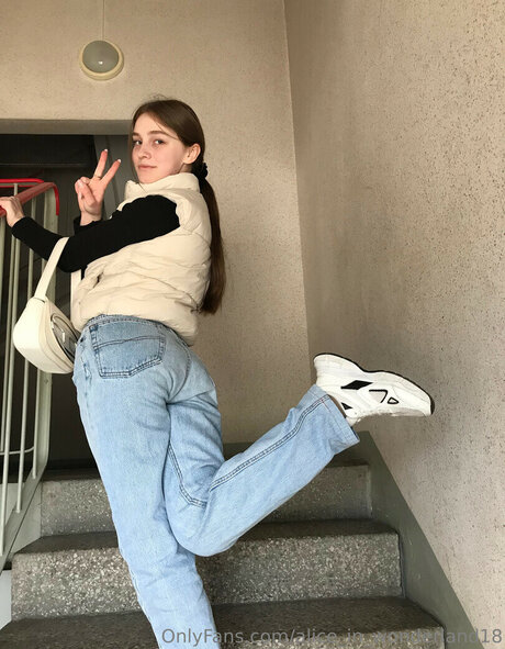 Alice in wonderland18 new onlyfans leak