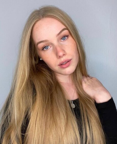 Nadine von relaxASMR onlyfans post