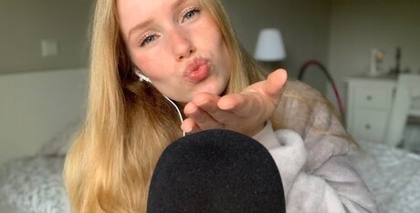 Nadine von relaxASMR onlyfans desnuda