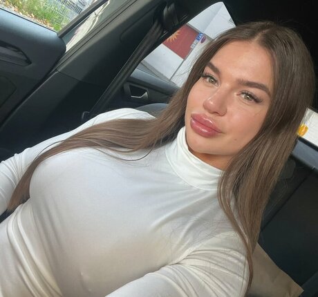 Sarah Slavotinek nude on onlyfans