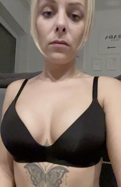 Emily Becker naked onlyfans leaks