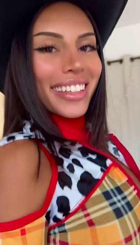 Breezy Foxx onlyfans strip tease