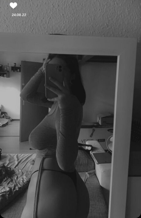 Kira Julie nudes onlyfans