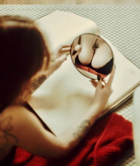 Kira Julie nude onlyfans