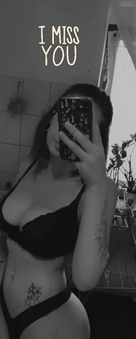 Kira Julie onlyfans nude porn