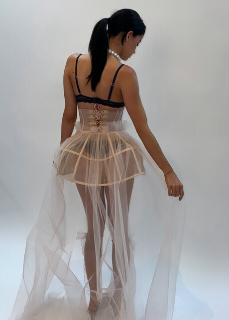 L a Elui nude onlyfans leak