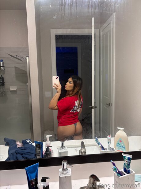 myrafl onlyfans creator