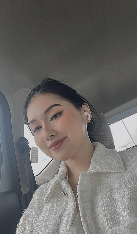 Swansage topless onlyfans