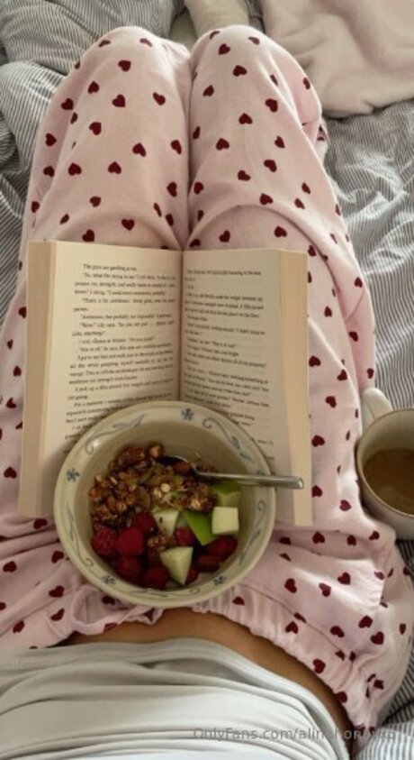 Alinahoneyx3 only fans pictures