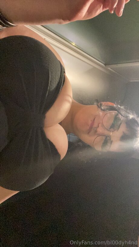 bl00dyh4nd only fans nude leaks