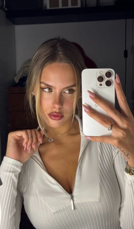 Elisa Pellegrino onlyfans nude tits