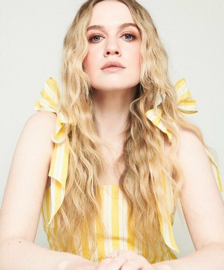 Roan Curtis onlyfans tits