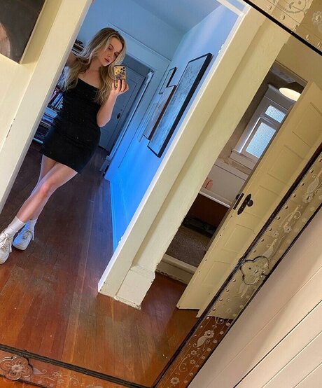 Roan Curtis leaked onlyfans pics