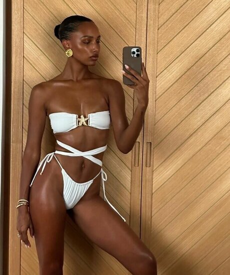 Jasmine Tookes onlyfans photos