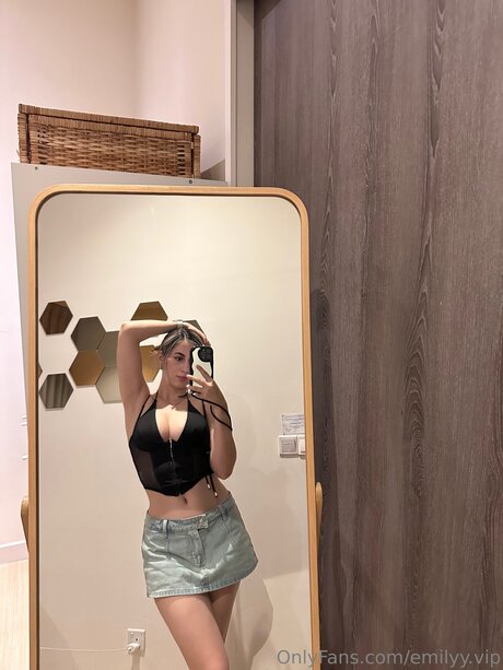 emilyy vip onlyfans leaked.