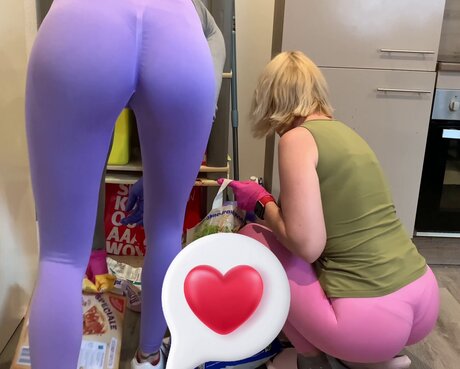 Homemaking onlyfans model photo