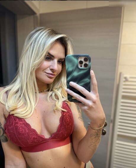 Anna Iffl nder feet onlyfans