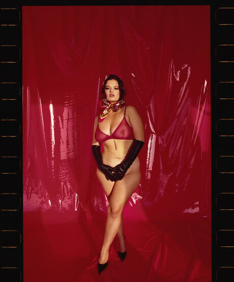 Sophia Voznyak strip onlyfans