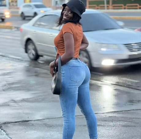 FamouseChristie only fans pic