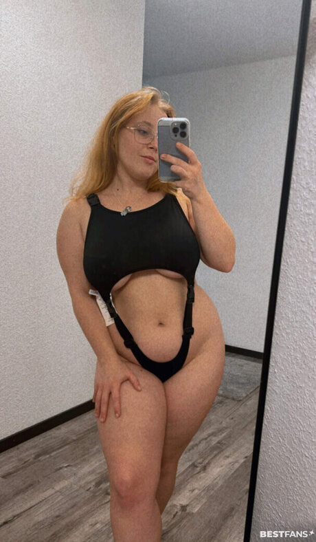 Sarahfahr9 onlyfans model