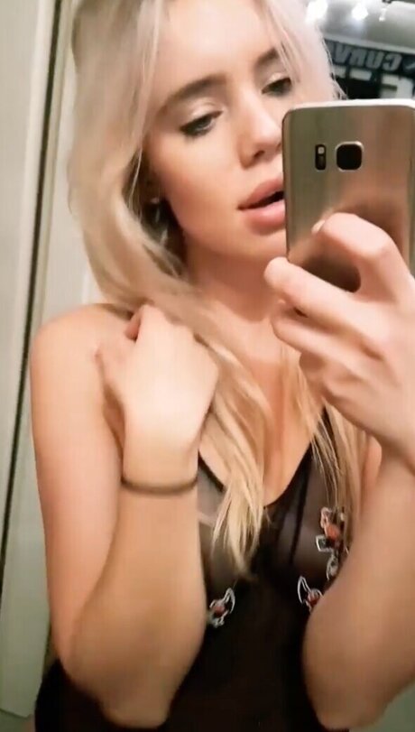 hollaura onlyfans nudes