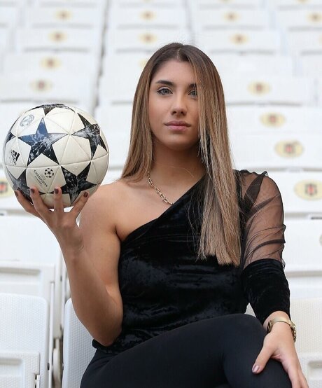 Elif Karaarslan naked onlyfans