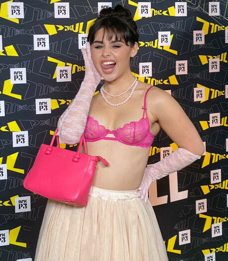 Alessandra Mele nude onlyfans leak