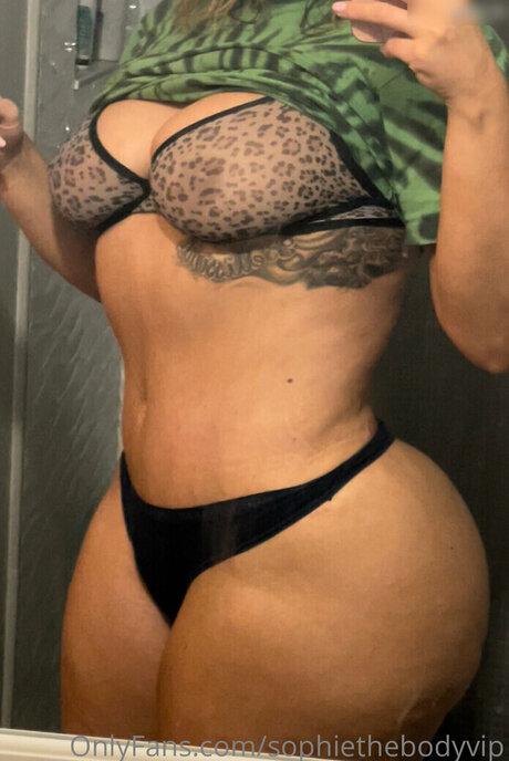 Sophiesselfies naked onlyfans leak