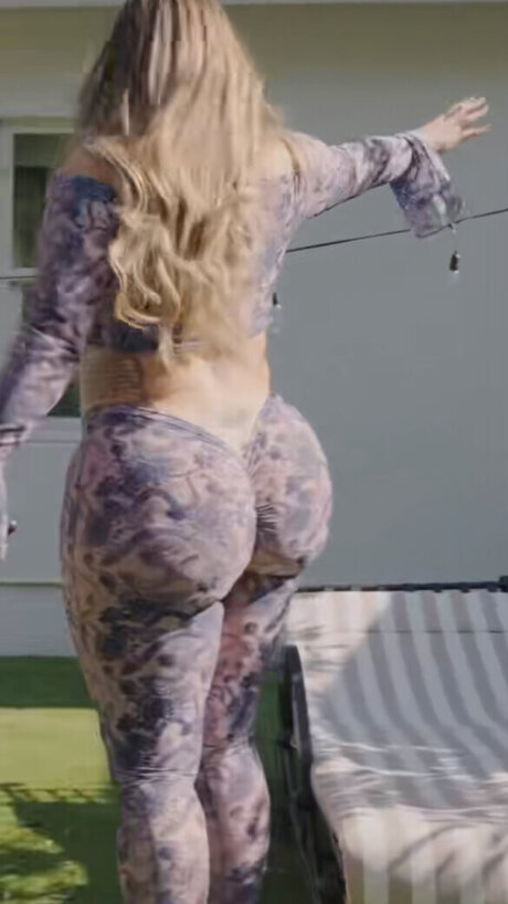 Sophiesselfies only fans review