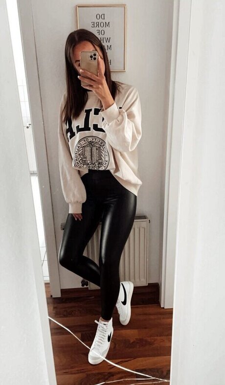 Lisa srmst onlyfans post