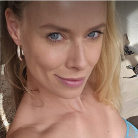 Nina Thomas onlyfans nude leaks