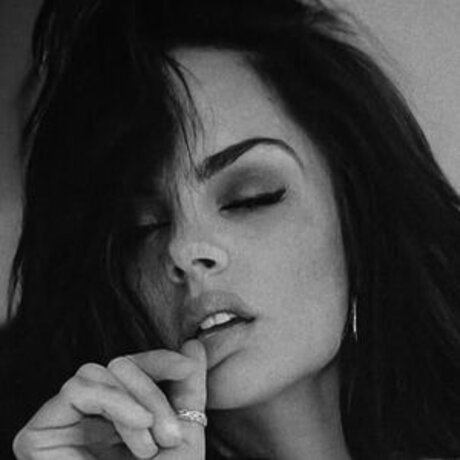 Arya LaRoca onlyfans free content