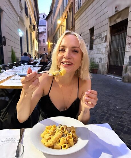 Janin Ullmann topless onlyfans