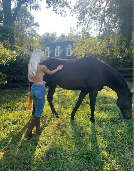 Lauren Emily Castle onlyfans nude pics