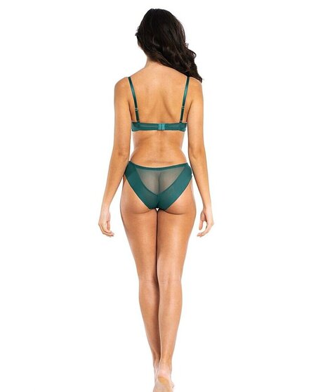 Elle Baldwinson Profile pic