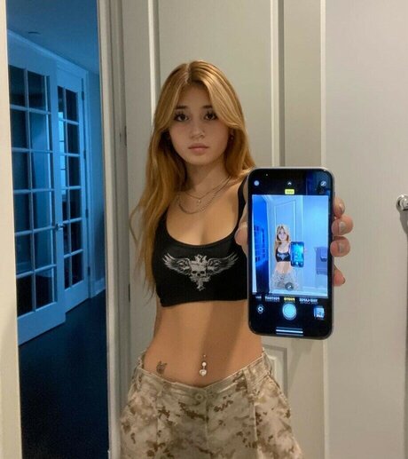 Emilykr0pp onlyfans naked